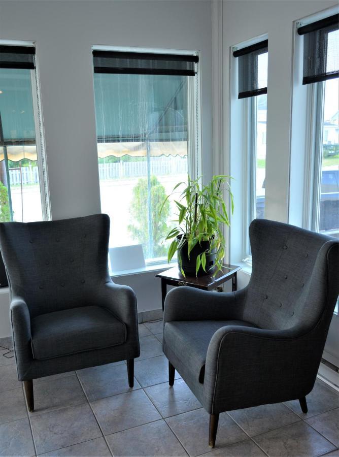 Motel Quatre Saisons Forestville Exterior foto